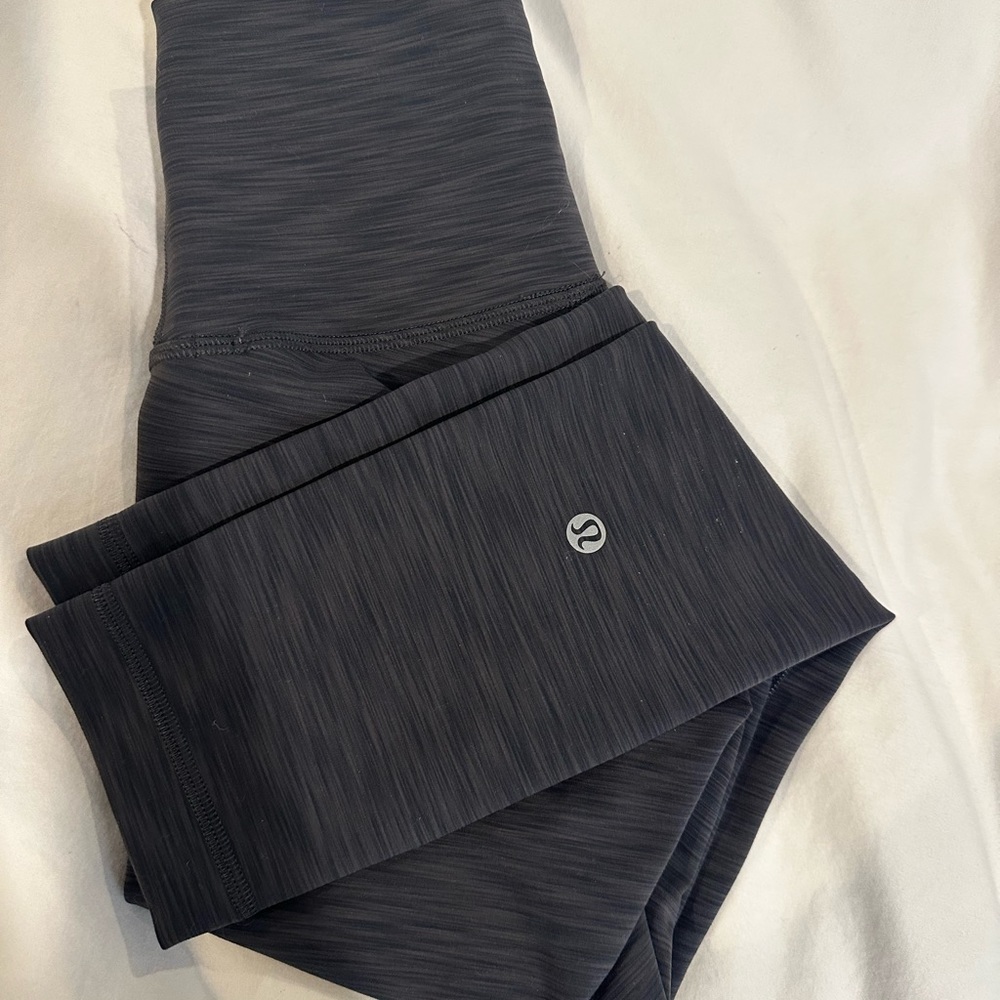 Super cute & comfy Lulu lemon size 0 charcoal leggings 21” worn once!